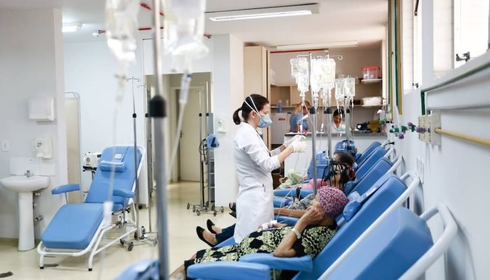 Paciente com câncer teme interrupção de tratamento após rompimento de contrato
