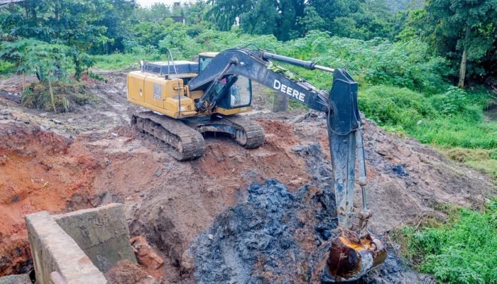 Paulista inicia obras para recuperar drenagem sob ponte