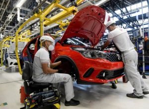 Stellantis anuncia 2 mil novos empregos no Brasil em 2023