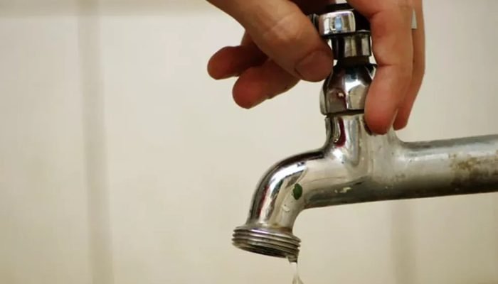 Moradores de Araripina enfrentam falta de água apesar de contas em dia