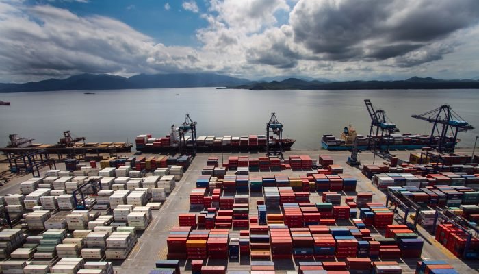 EUA aplicam nova tarifa de 12,5% ao Brasil por trabalho forçado