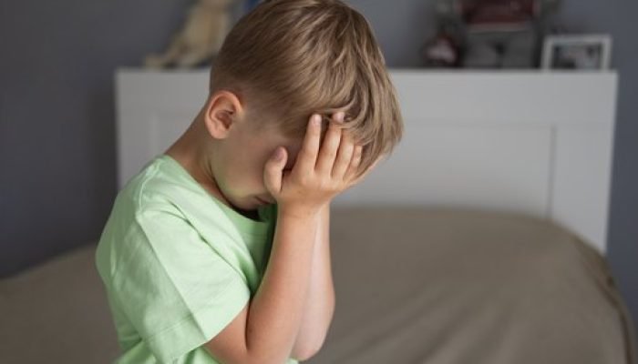 imagens_feche-o-retrato-de-menino-triste