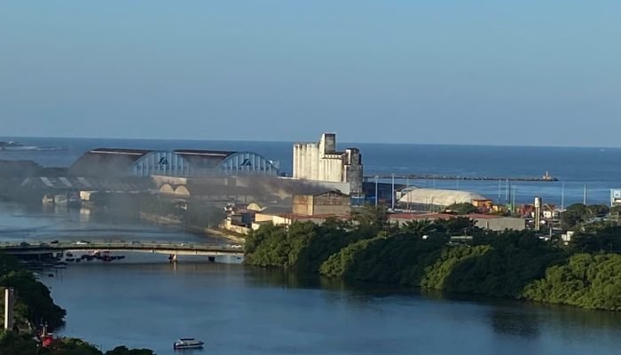 Incêndio em fábrica de fertilizantes no Recife é controlado sem vítimas