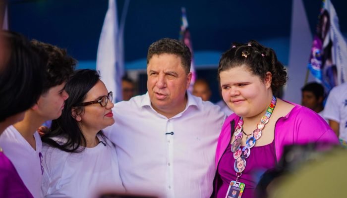 Inclusão nas eleições: Cleiton e Michele Collins inauguram comitê inovador