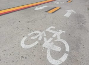 Infraestrutura precária no Grande Recife afeta ciclistas, especialmente mulheres e crianças