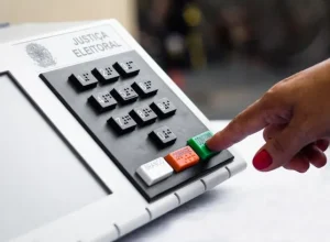 Início do horário eleitoral no rádio e TV marca campanha eleitoral