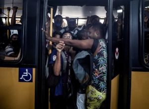 Insatisfação com transporte público no Brasil atinge 61% dos passageiros
