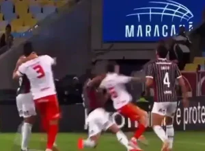 Internacional contesta arbitragem após derrota para o Fluminense