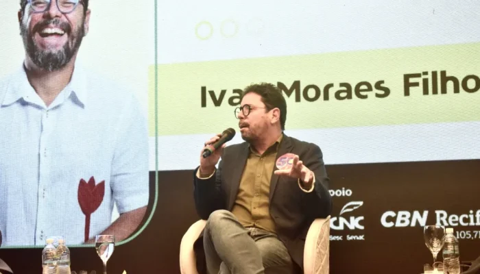Ivan Moraes destaca apoio a microempresas em sabatina da Fecomércio