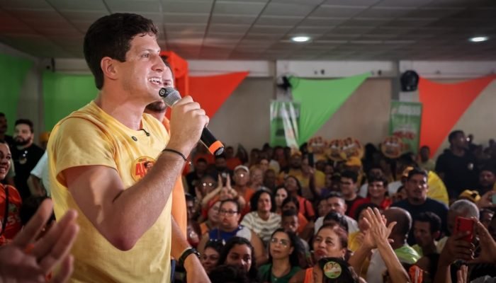 João Campos destaca projetos de infraestrutura e saúde em campanha no Recife