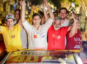 João Campos encerra dia com carreata em Surubim após visitar cidades do Agreste