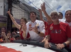 João Campos lidera caminhada no Cabo de Santo Agostinho com aliados políticos