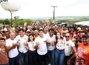 João Campos marca presença na Romaria de Frei Damião em Pernambuco