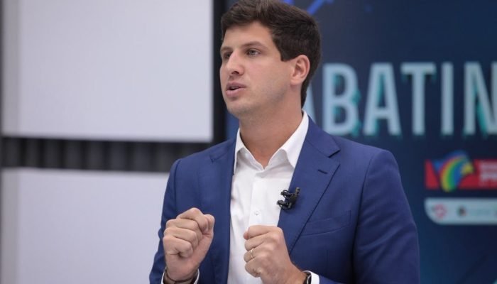 João Campos mira o futuro e evita menções a Paulo Câmara em campanha