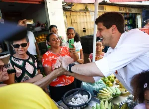 João Campos propõe retorno do 13º do Bolsa Família em Pernambuco