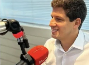 João Campos quer jogos culturais nas escolas para revelar novos talentos