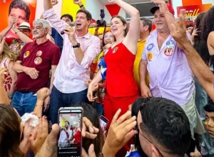 João Campos reforça apoio a Helloysa Ferreira em evento político em Toritama