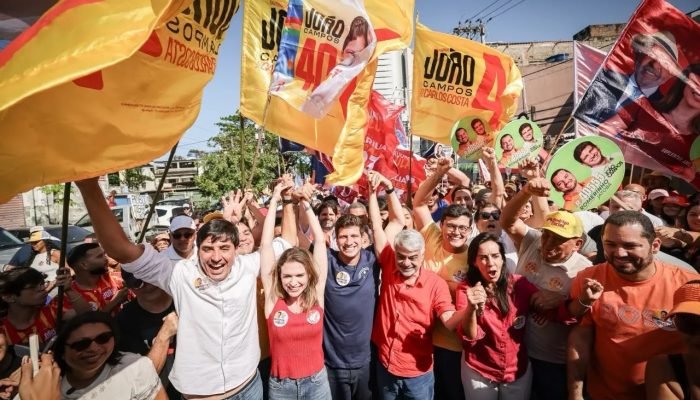 João Campos reúne multidão em Brasília Teimosa e destaca compromissos para Pernambuco