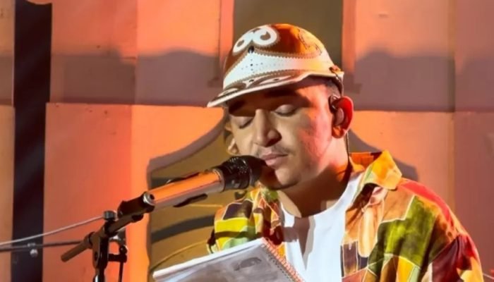 João Gomes defende educação e democracia em show em Londrina