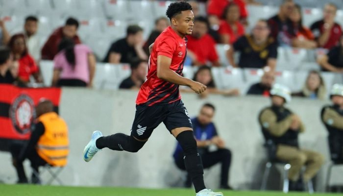 Jogador do Athletico-pr, Léo Derik, recebe sentença de 13 anos por estupro