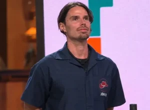 Jonatas Faro deixa 'a Fazenda 18' e emociona participantes