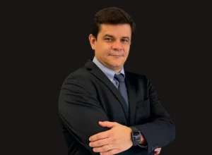 José Renato Pagano: Consistência e Liderança em Carreira Internacional