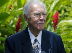 José Sarney é hospitalizado com pneumonia em São Luís