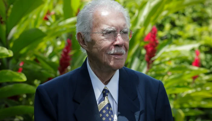 José Sarney é hospitalizado com pneumonia em São Luís