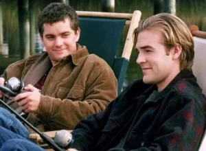 Joshua Jackson emociona-se ao homenagear colega de 'Dawson's Creek'