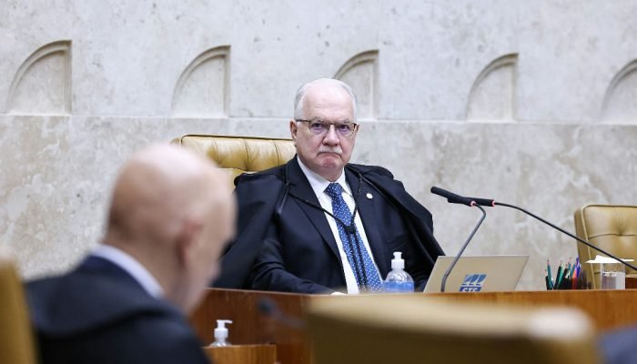 Juros sobem com crise no STF e petróleo acima de US$ 100