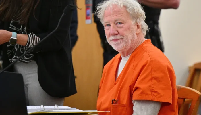 Justiça do Novo México anula processo contra Timothy Busfield por falta de imparcialidade