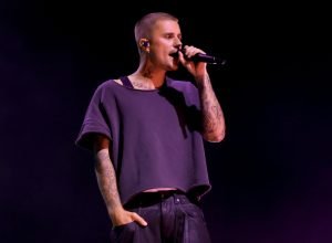 Justin Bieber surpreende paparazzi com abordagem inusitada em Los Angeles