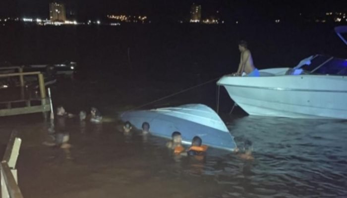 1 de 1 Lancha com 15 pessoas sofre acidente em Rio Grande - Foto: null