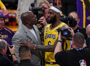 Lebron James reforça os 76ers e Magic Johnson destaca potencial da equipe