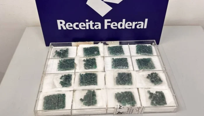 Leilão da Receita Federal em São Paulo inclui esmeraldas e eletrônicos