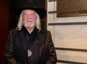 Lenda do country John Anderson falece aos 71 anos