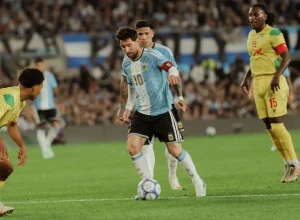 Lionel Messi encerra carreira na seleção argentina com vitória e títulos históricos