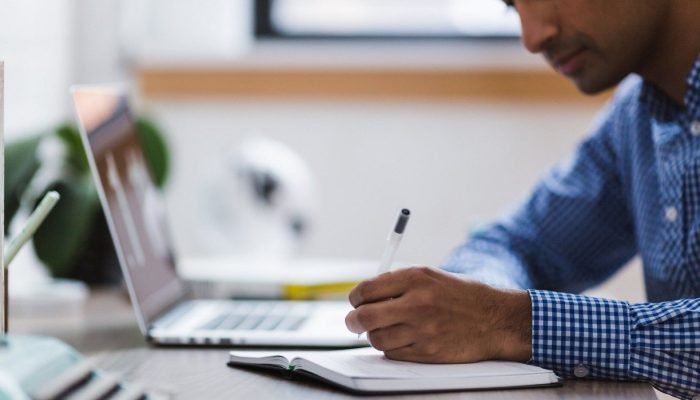 Live ensina estudantes a usar Linkedin para alavancar carreiras