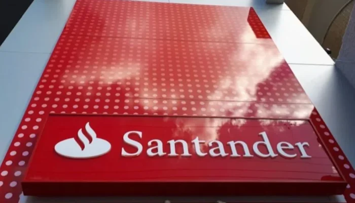 Lucro do Santander Brasil cai 28% em um ano, inadimplência avança