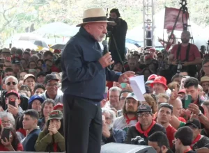 Lula afirma que vitória eleitoral visa manter Bolsonaro preso