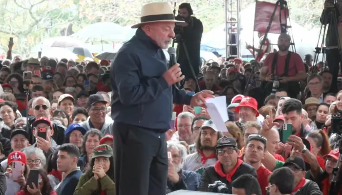 Lula afirma que vitória eleitoral visa manter Bolsonaro preso