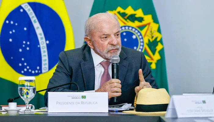 Lula anuncia redução na fila do INSS em evento no Planalto