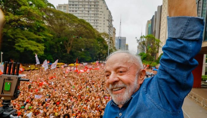 Lula confirma participação em debate e desafia adversário