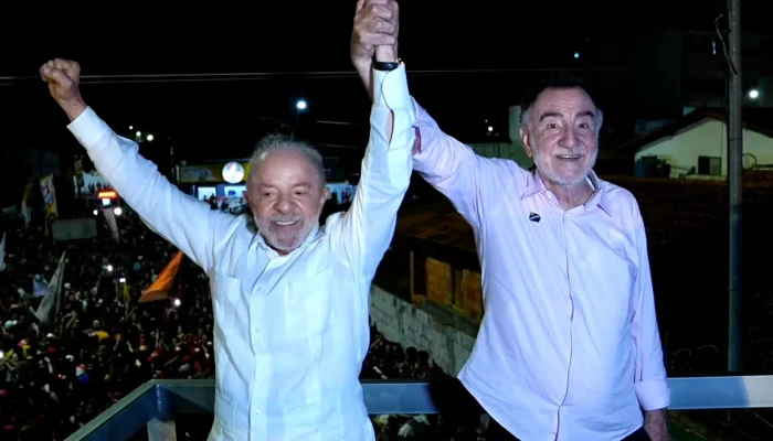 Lula critica aliança com Aécio e reforça apoio à esquerda em Minas Gerais