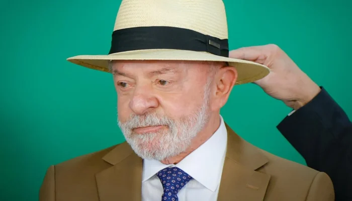 Lula critica Flávio Bolsonaro em vídeo de campanha
