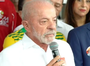 Lula critica Flávio Bolsonaro por falta de projetos aprovados