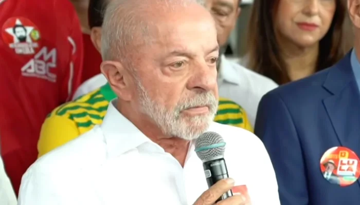 Lula critica Flávio Bolsonaro por falta de projetos aprovados