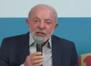 Lula critica negacionismo e convoca militância para reta final da campanha