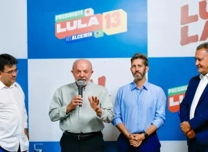 Lula critica tentativas de obstruir votação do fim da escala 6 X 1