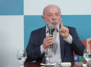 Lula critica volume de transações PIX e questiona atuação do Banco Central